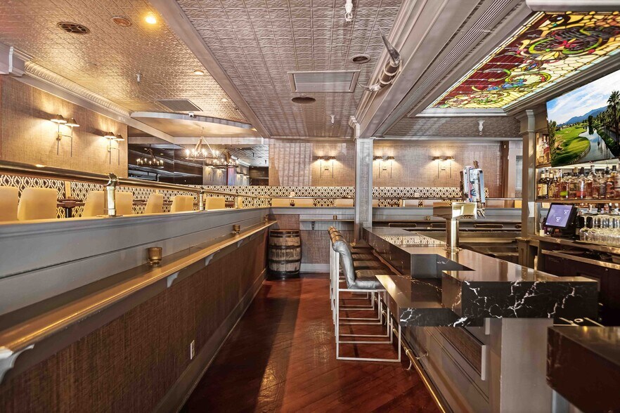 More Photos Of 72620 El Paseo, Palm Desert Restaurant For Sale