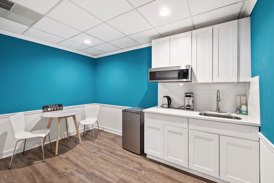 More Photos Of 425 E Crossville Rd, Roswell Office For Sale