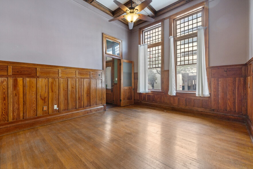 More Photos Of 109 E 10th St, Austin Loft Creative Space For Sale