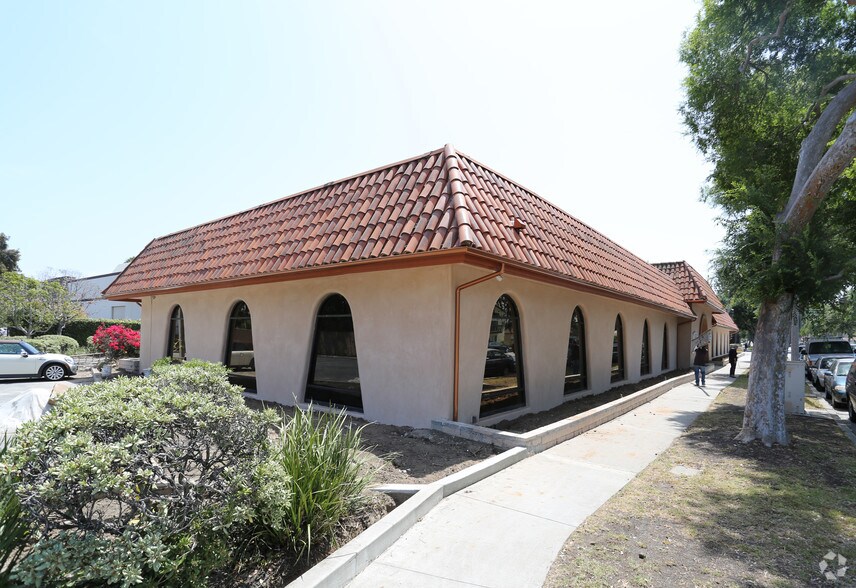 More Photos Of 5000 Overland Ave, Culver City Office For Sale