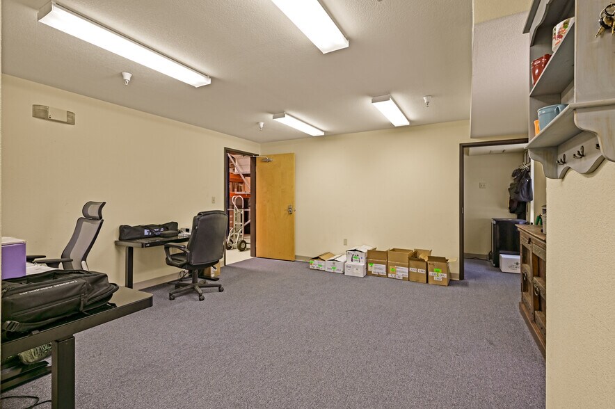 More Photos Of 21 Bisbee Ct, Santa Fe Warehouse For Sale