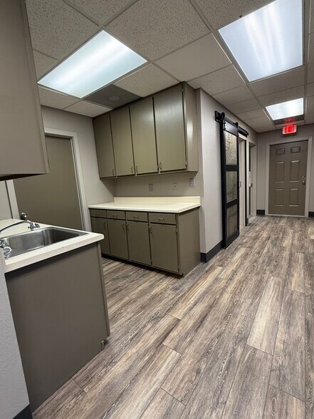 More Photos Of 4550 Lamar Ave, Paris Rehabilitation Center For Lease