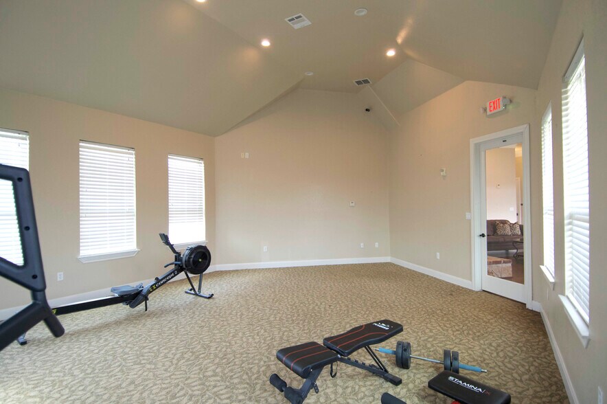 More Photos Of 1150 Bromberg St, Mineola Office For Lease