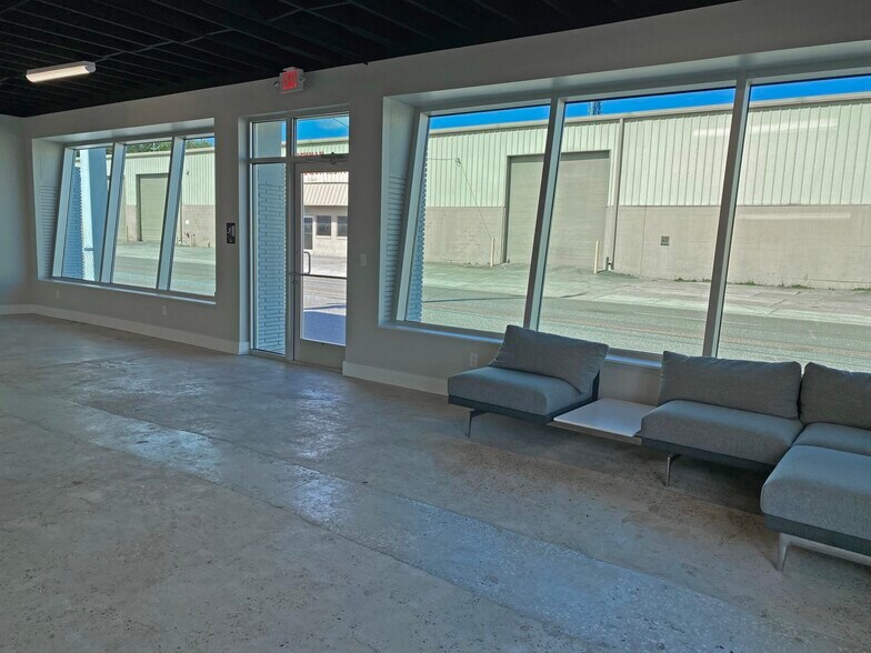 More Photos Of 1730 E Duval St, Jacksonville Showroom For Lease