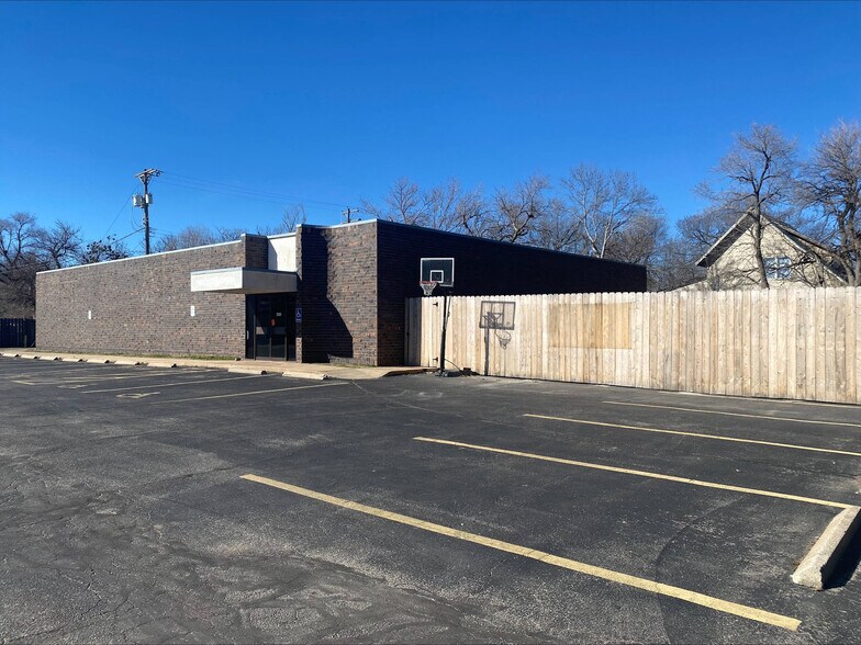 Primary Photo Of 530 E Harry St, Wichita Office For Sale