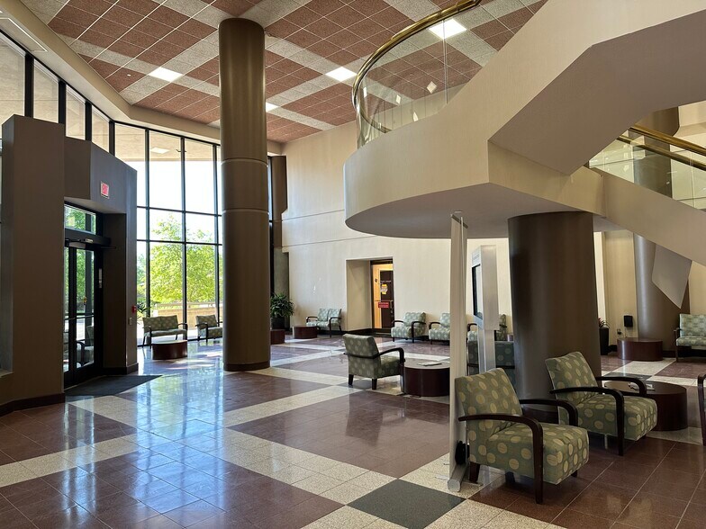 More Photos Of 1401 Harrodsburg Rd, Lexington Medical For Lease