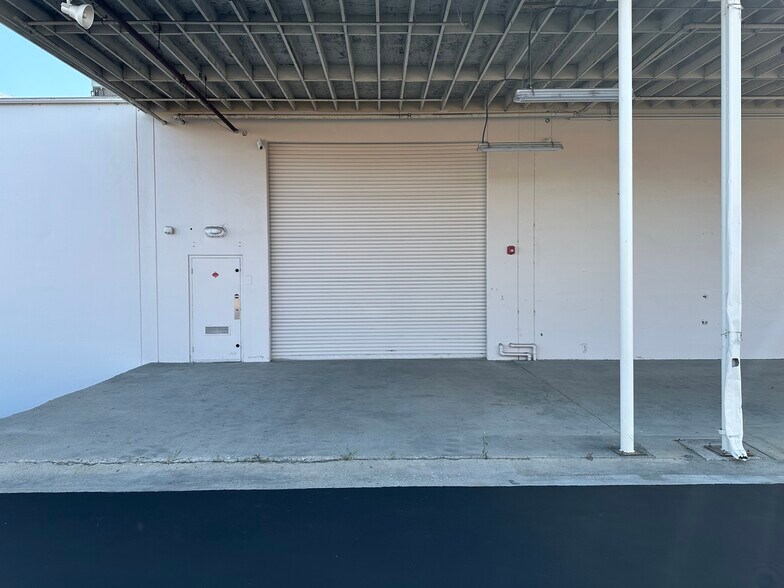 More Photos Of 13467 Dalewood St, Baldwin Park Warehouse For Lease