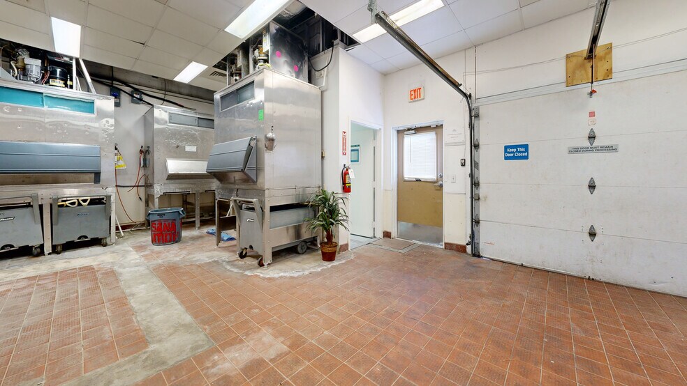 More Photos Of 174 NW 9th ave, Mulberry Distribution For Lease