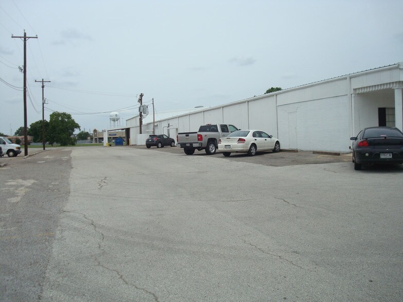 More Photos Of 1301 Memorial Dr, Baytown Warehouse For Sale