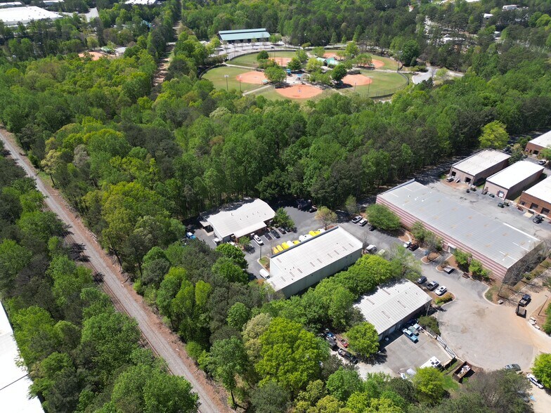 More Photos Of 4708 S Old Peachtree Rd, Norcross Light Distribution For Sale