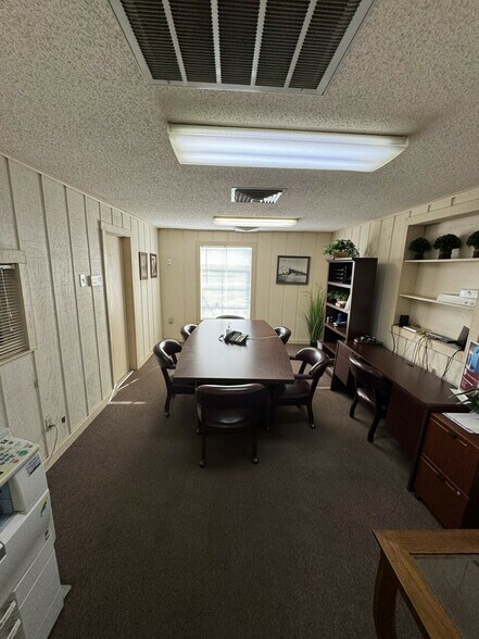 More Photos Of 1601 N Frisco St, Henderson Warehouse For Sale
