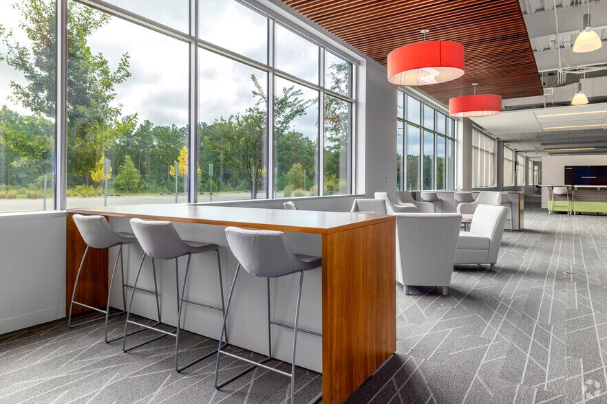 More Photos Of 8106 Calvin Hall Rd, Fort Mill Office For Lease