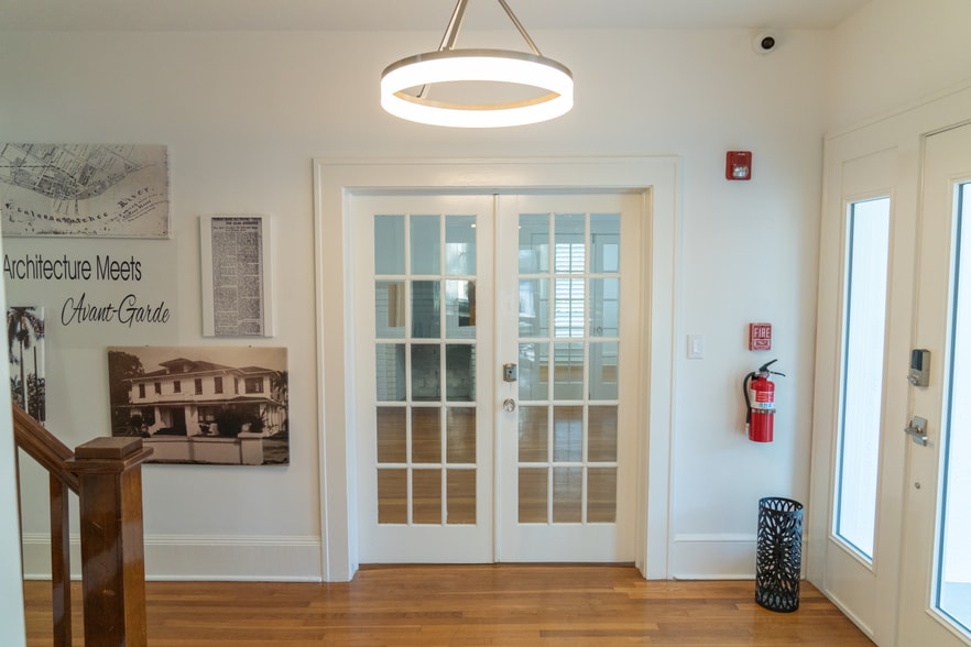 More Photos Of 2300 McGregor Blvd, Fort Myers Office For Lease