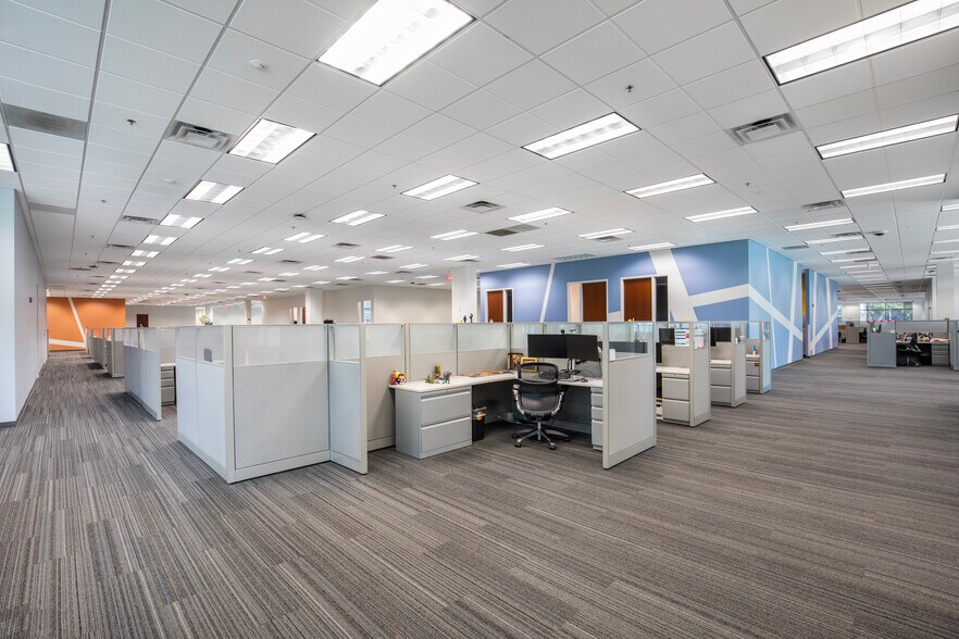 More Photos Of 70 S Keller Rd, Orlando Office For Sale