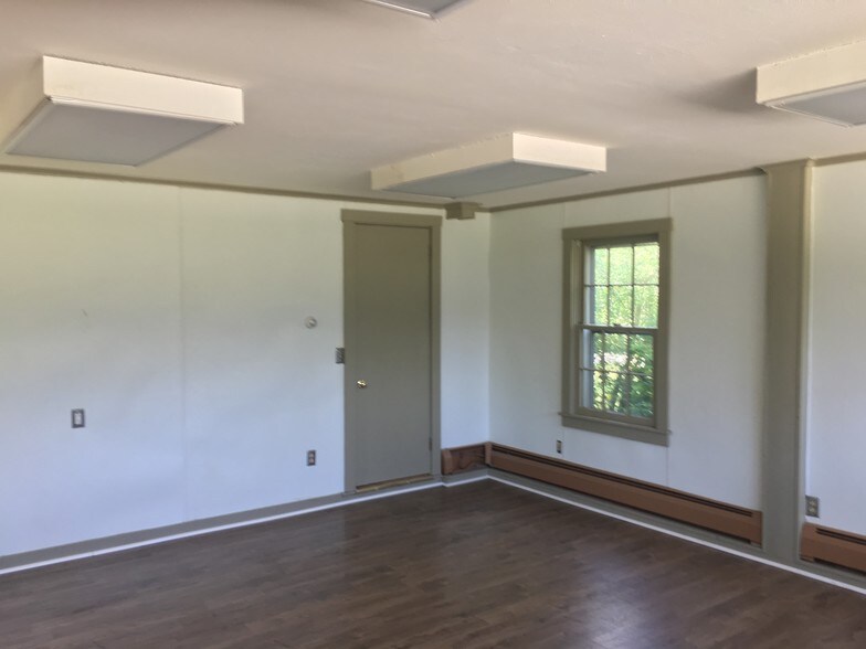 More Photos Of 1572 Saybrook Rd, Haddam General Retail For Sale