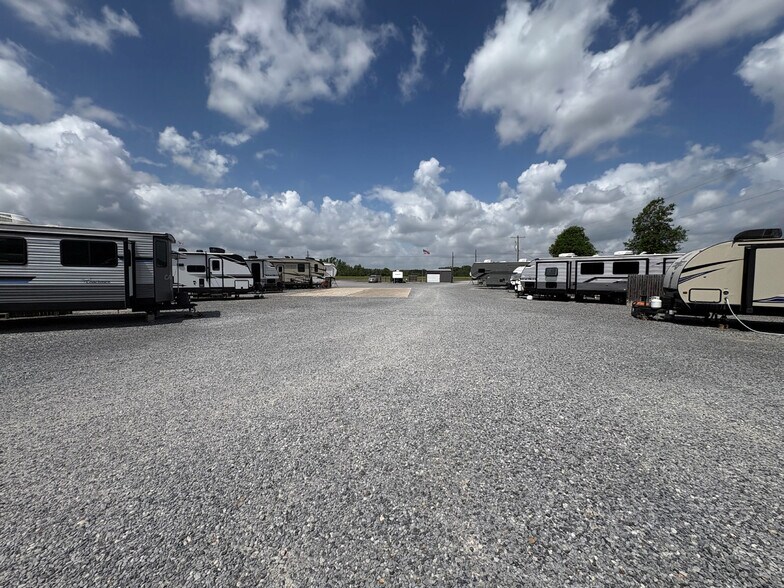 More Photos Of 1341 Broadway St, Delhi Trailer Camper Park For Sale