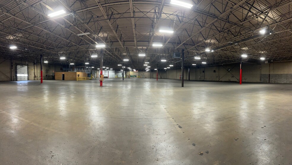 Primary Photo Of 2040 Industrial Pky, Elkhart Manufacturing For Lease