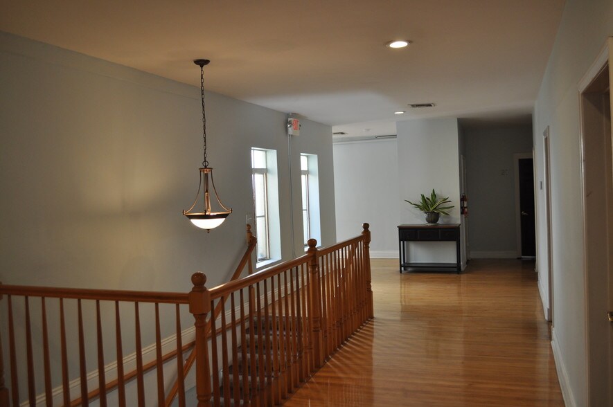 More Photos Of 231-243 E Colorado Blvd, Pasadena Storefront Retail Office For Lease