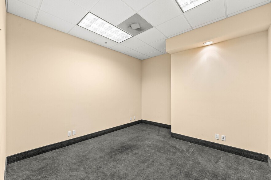 More Photos Of 7820-7860 Glades Rd, Boca Raton Office For Lease