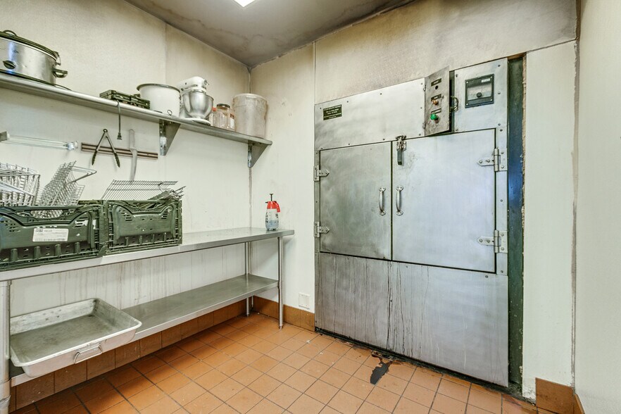 More Photos Of 328 5th Ave N, Bayport Restaurant For Sale