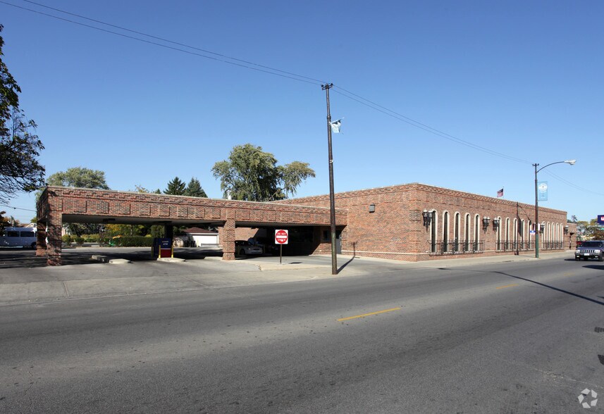 More Photos Of 5850 W Belmont Ave, Chicago Bank For Sale