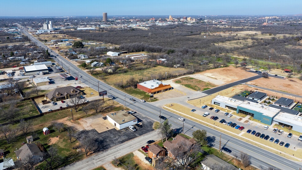 More Photos Of 550 E South 11Th St, Abilene Restaurant For Sale