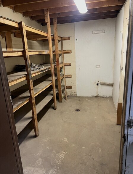 More Photos Of 764 Prairie St, Aurora Warehouse For Lease