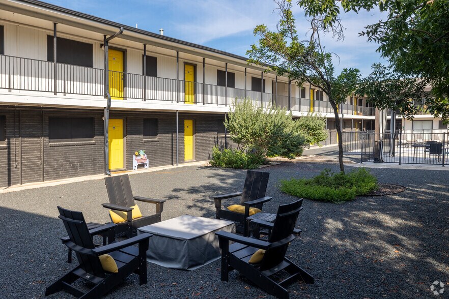 More Photos Of 200 Primrose Cir, New Braunfels Apartments For Sale