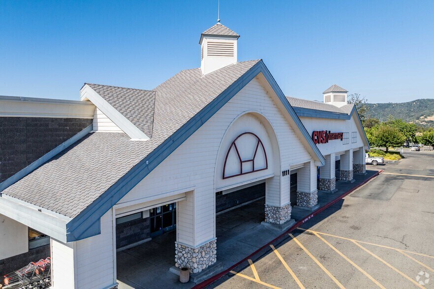 Primary Photo Of 1105-1129 S Cloverdale Blvd, Cloverdale General Retail For Lease