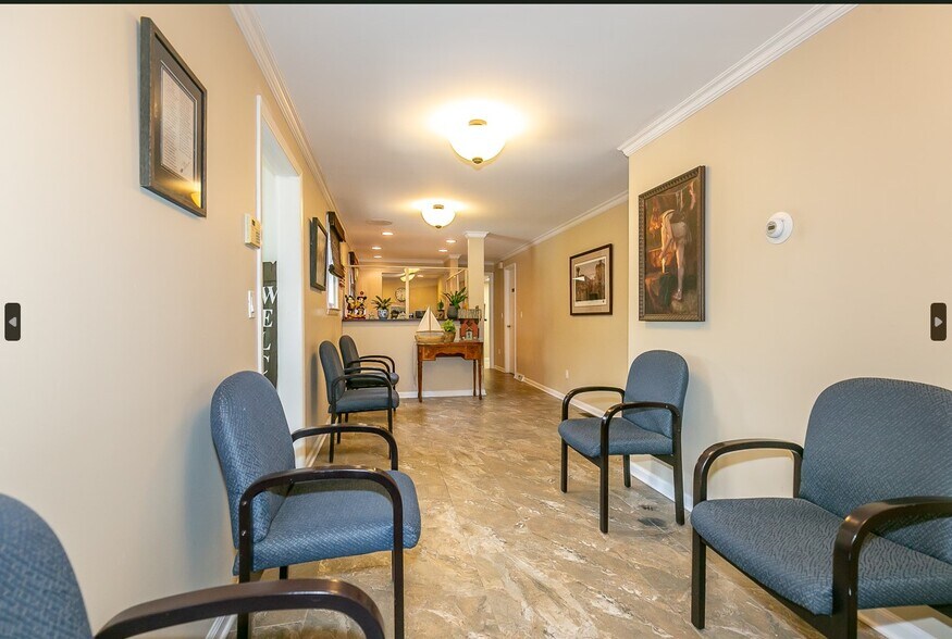 More Photos Of 188 W Main St, Oyster Bay Medical For Sale