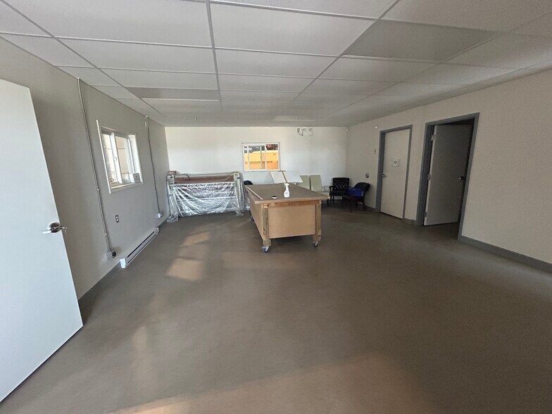 More Photos Of 379B Corduroy Rd, Ottawa Warehouse For Lease