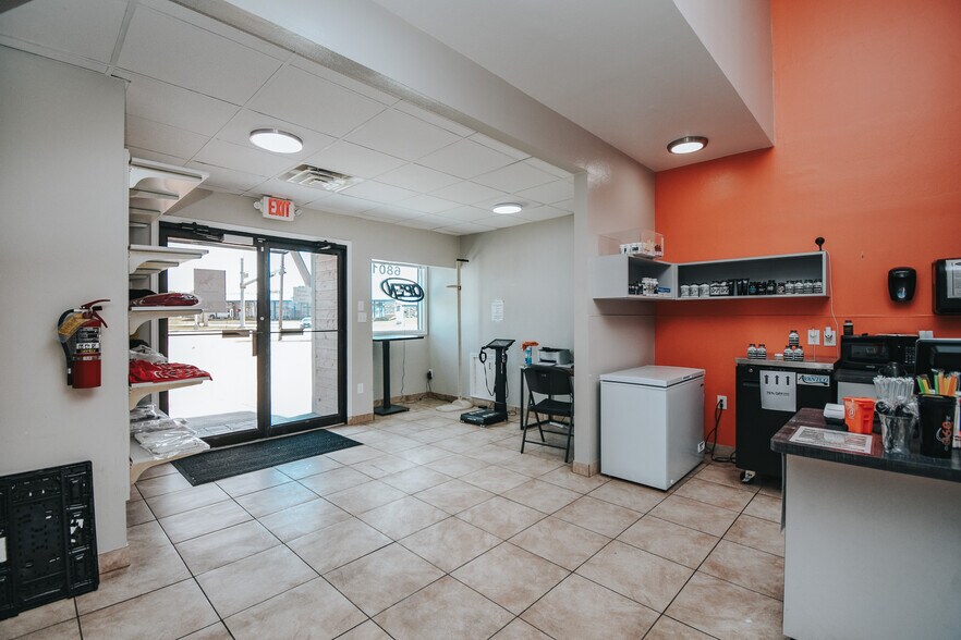 More Photos Of 6801 N Navarro St, Victoria Storefront Retail Office For Lease