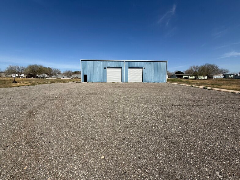 More Photos Of 1321 High Rd, Kyle Warehouse For Lease