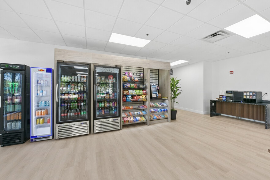 More Photos Of 999-1001 W Yamato Rd, Boca Raton Unknown For Lease