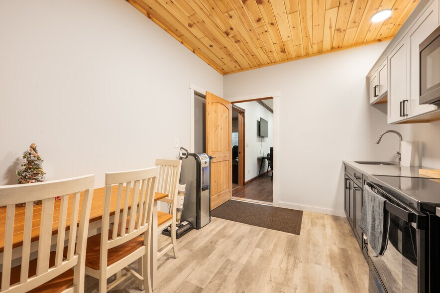 More Photos Of 11406 E 8th St, Reed City Office For Sale