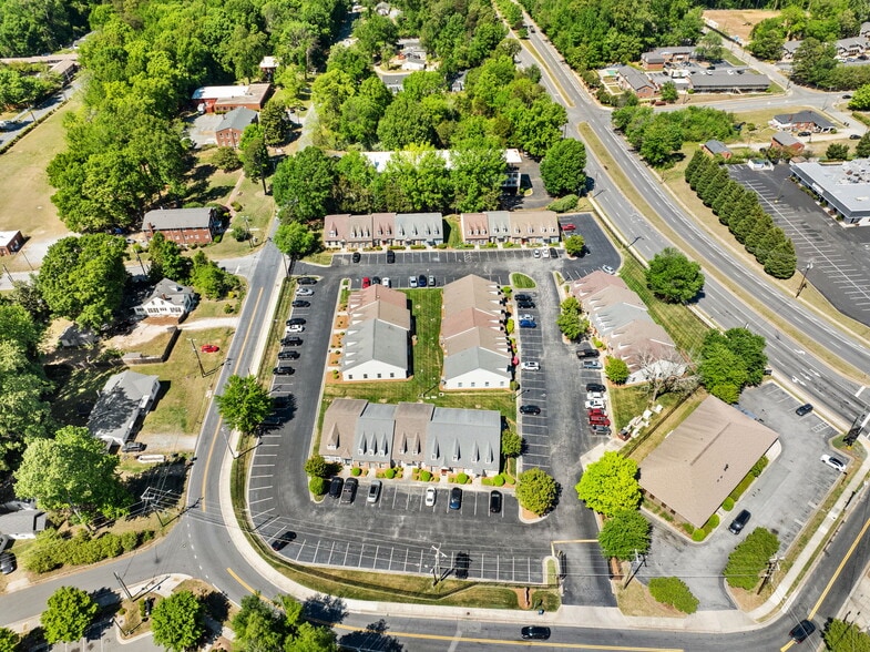 More Photos Of 1919 Boulevard St, Greensboro Office For Sale