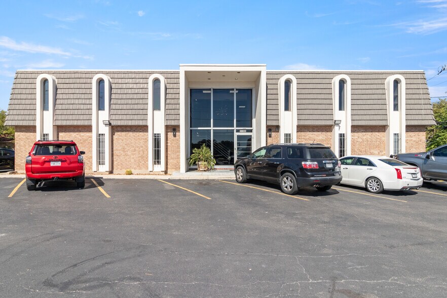 More Photos Of 11103 San Pedro Ave, San Antonio Office For Lease