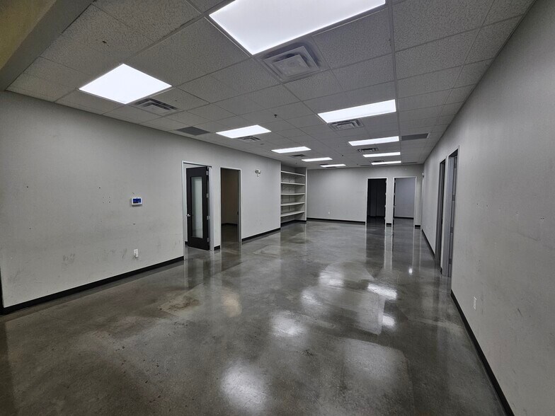 More Photos Of 1516 Ferguson Ln, Austin Light Distribution For Lease