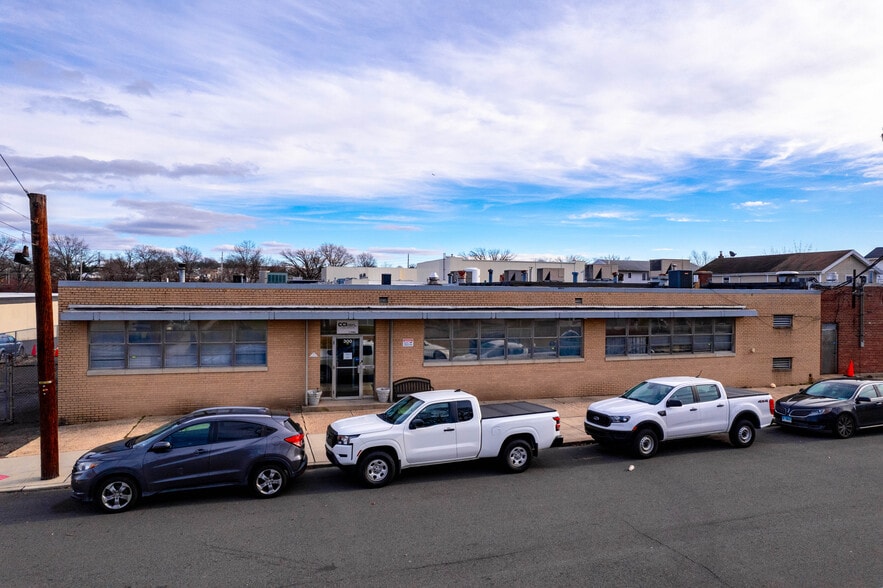 More Photos Of 288-300 Ralph St, Belleville Warehouse For Sale