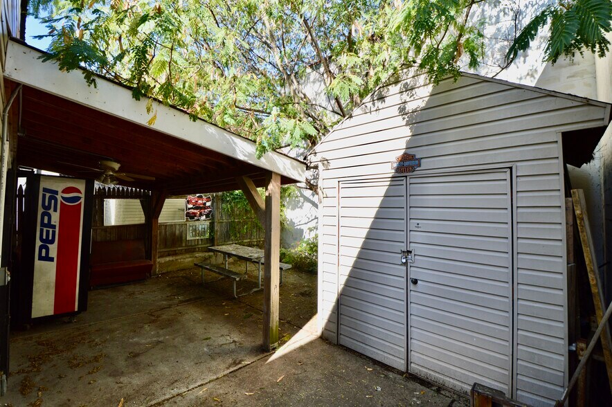 More Photos Of 254 W Pike St, Covington Storefront Retail Residential For Lease