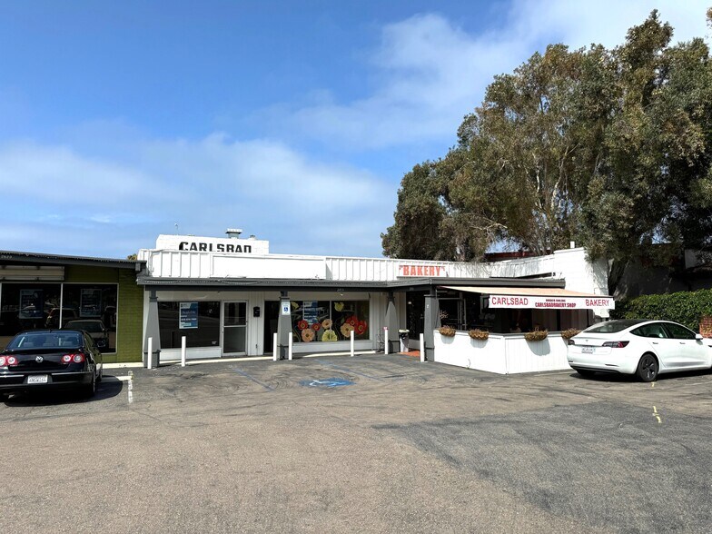 More Photos Of 2805-2855 Roosevelt St, Carlsbad Storefront For Lease