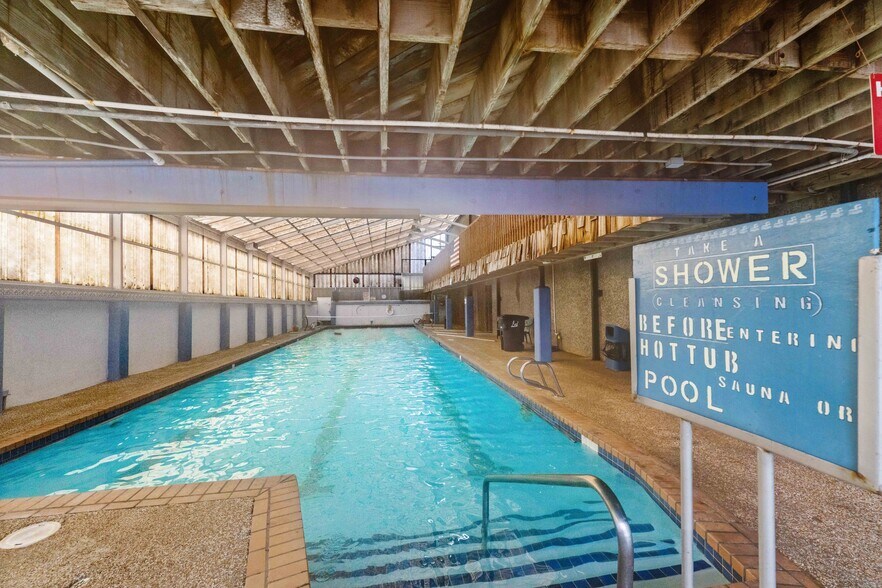 More Photos Of 985 Newmark Ave, Coos Bay Health Club For Sale