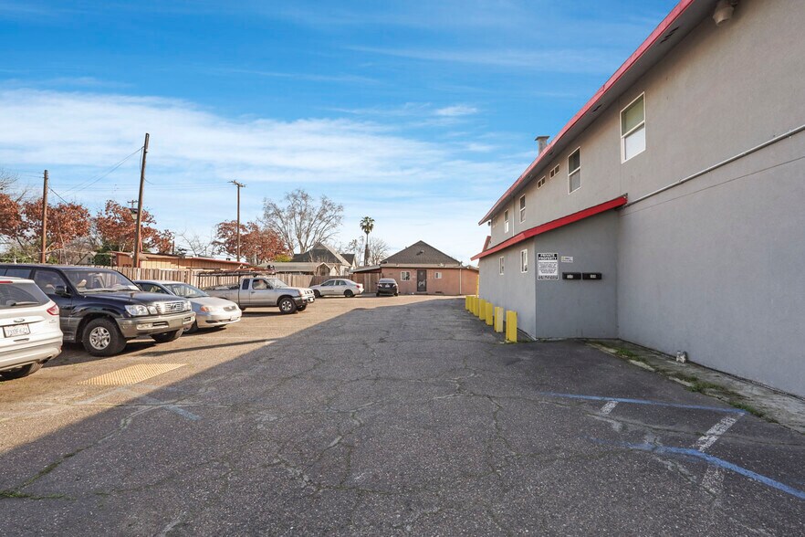 More Photos Of 104 E Lodi Ave, Lodi Storefront Retail Office For Sale