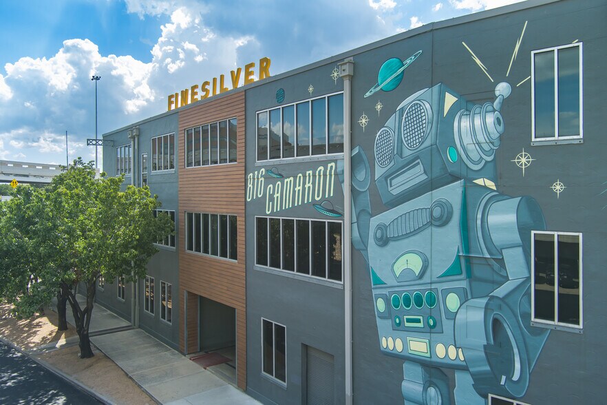 More Photos Of 816 Camaron St, San Antonio Office For Sale