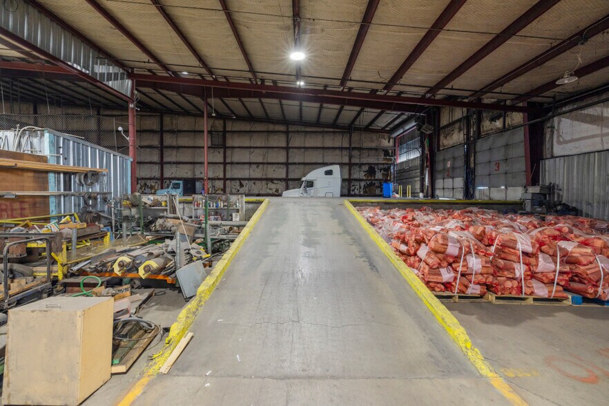 More Photos Of 2350 Maywood Dr, Klamath Falls Manufacturing For Sale