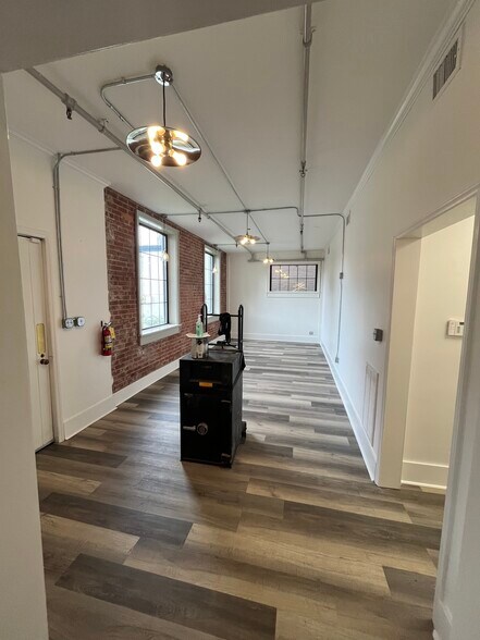 More Photos Of 1109 E Ozark Ave, Gastonia Warehouse For Lease