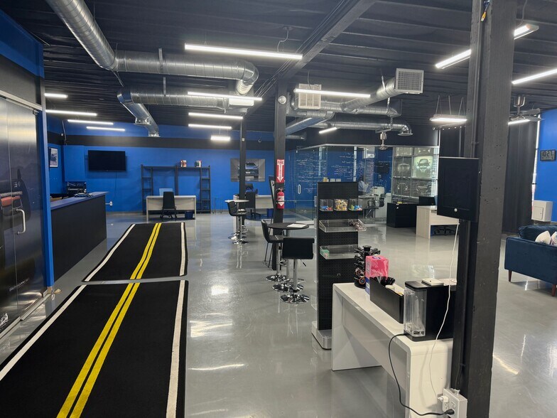 More Photos Of 5550-5552 W Manchester Ave, Los Angeles Research And Development For Lease