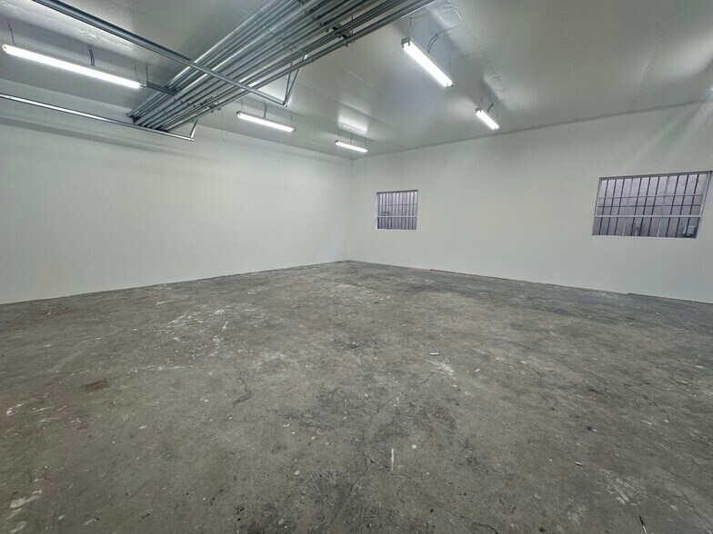 More Photos Of 7955 Haskell Ave, Van Nuys Warehouse For Lease