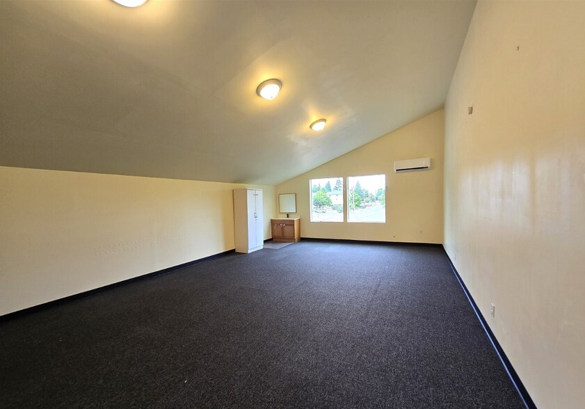 More Photos Of 633 E Pioneer Ave, Montesano Office For Lease