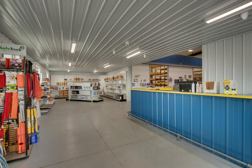 More Photos Of 25137 Outer Road 27, Wayland Auto Repair For Lease